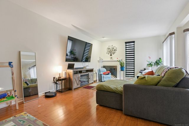 95 Monticello Drive 95, Branford, CT 06405