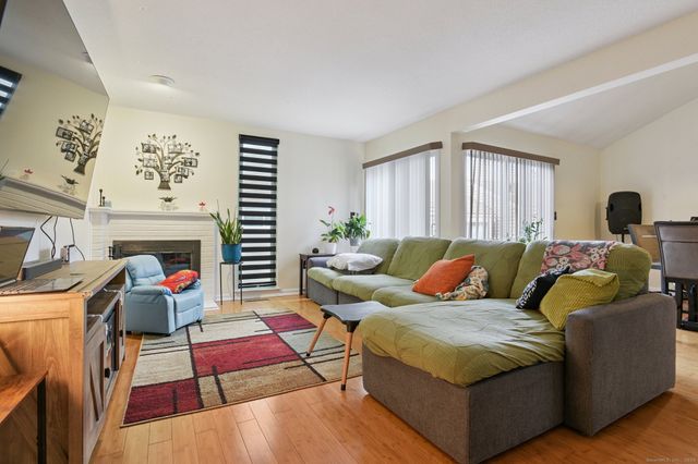 95 Monticello Drive 95, Branford, CT 06405