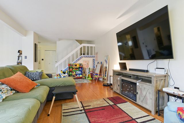 95 Monticello Drive 95, Branford, CT 06405