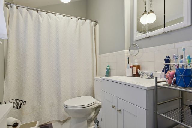 95 Monticello Drive 95, Branford, CT 06405