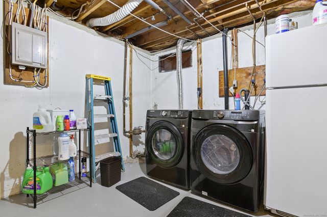 95 Monticello Drive 95, Branford, CT 06405