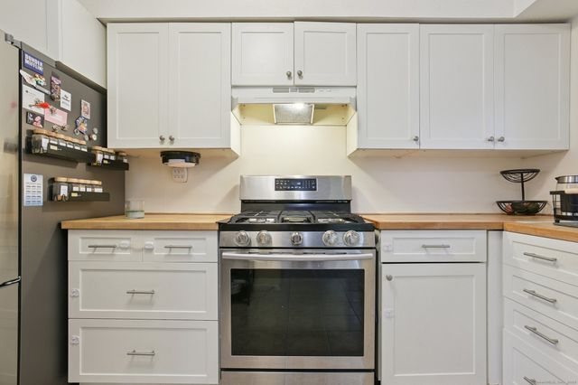 95 Monticello Drive 95, Branford, CT 06405