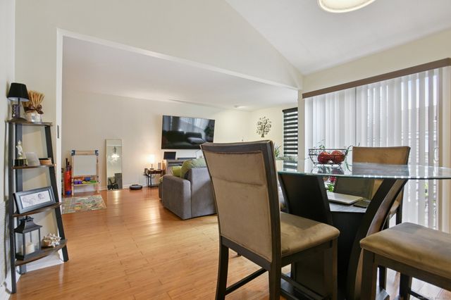 95 Monticello Drive 95, Branford, CT 06405