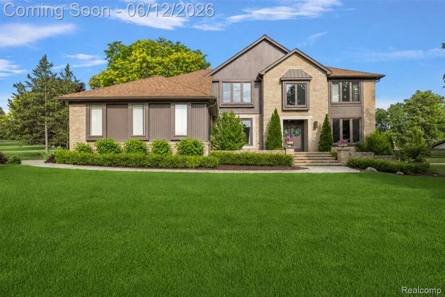 1966 Mapleridge Road, Rochester Hills, MI 48309