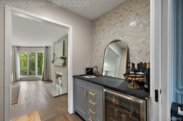 1966 Mapleridge Road, Rochester Hills, MI 48309