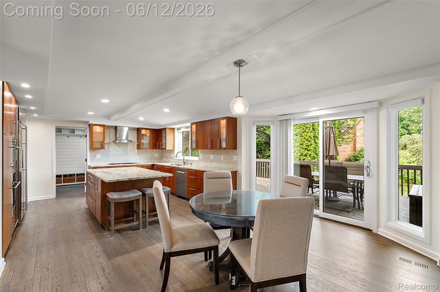 1966 Mapleridge Road, Rochester Hills, MI 48309