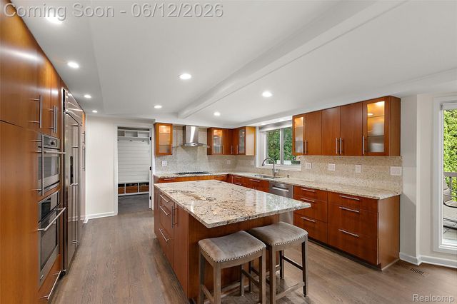 1966 Mapleridge Road, Rochester Hills, MI 48309