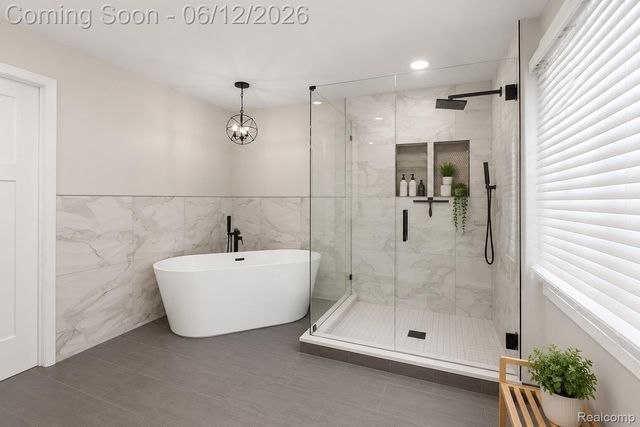 1966 Mapleridge Road, Rochester Hills, MI 48309