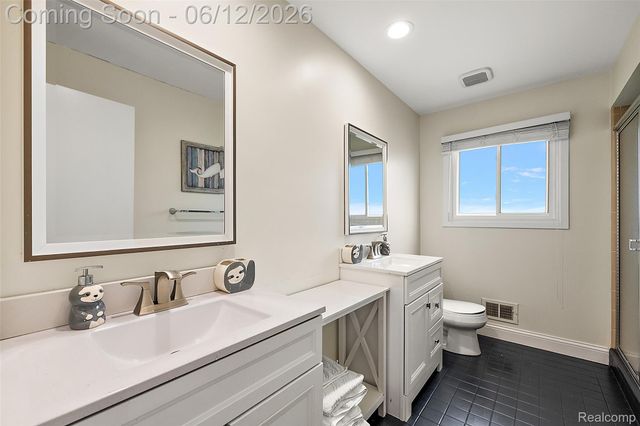 1966 Mapleridge Road, Rochester Hills, MI 48309