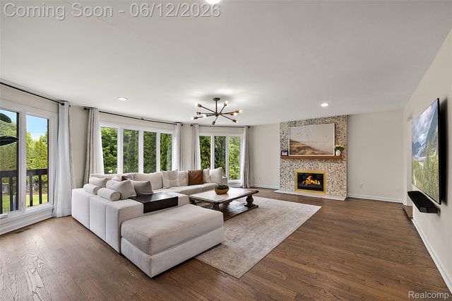 1966 Mapleridge Road, Rochester Hills, MI 48309