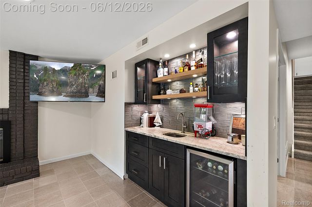 1966 Mapleridge Road, Rochester Hills, MI 48309