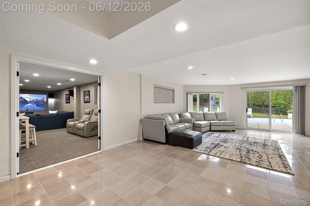 1966 Mapleridge Road, Rochester Hills, MI 48309