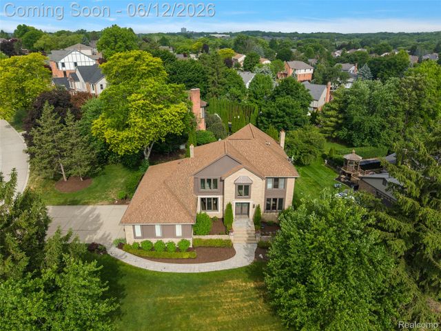 1966 Mapleridge Road, Rochester Hills, MI 48309