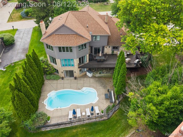1966 Mapleridge Road, Rochester Hills, MI 48309