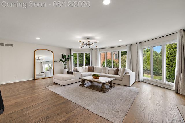 1966 Mapleridge Road, Rochester Hills, MI 48309
