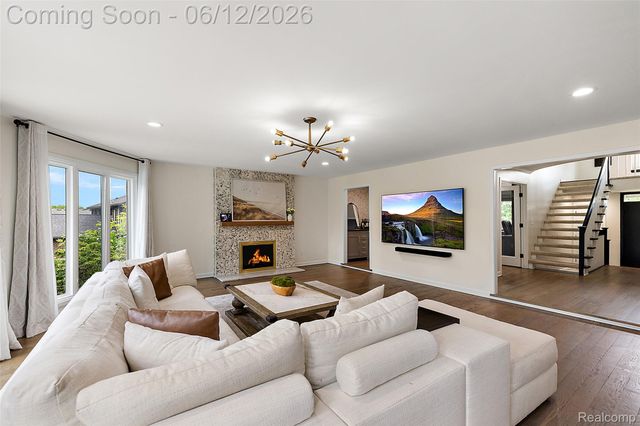1966 Mapleridge Road, Rochester Hills, MI 48309