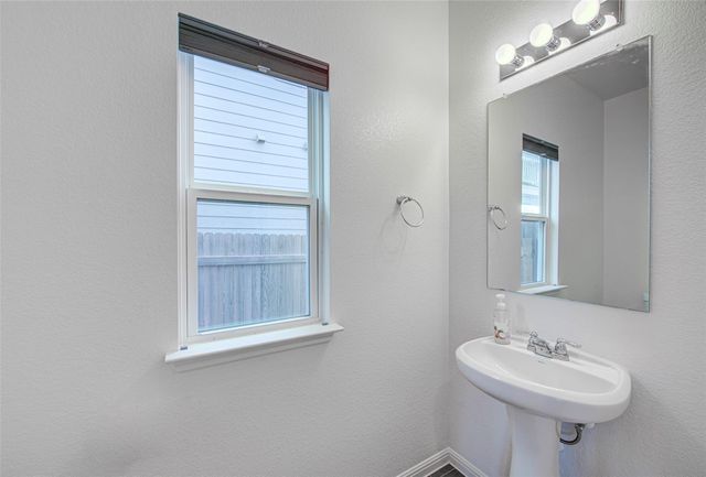 405 Charter Oak DR, Hutto, TX 78634