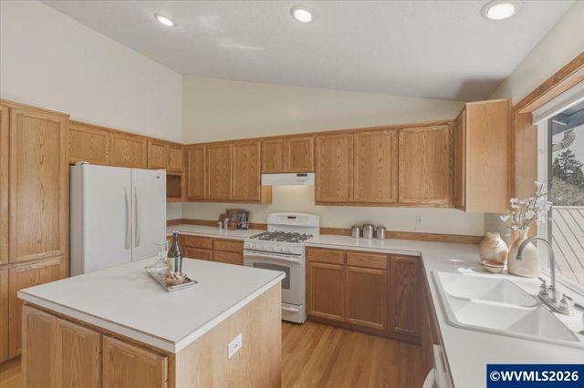 1075 NW Charlemagne Pl, Corvallis, OR 97330