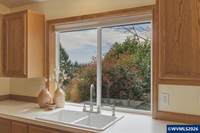 1075 NW Charlemagne Pl, Corvallis, OR 97330