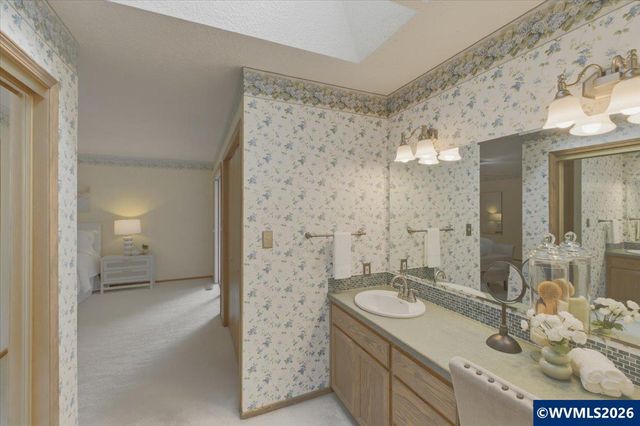 1075 NW Charlemagne Pl, Corvallis, OR 97330