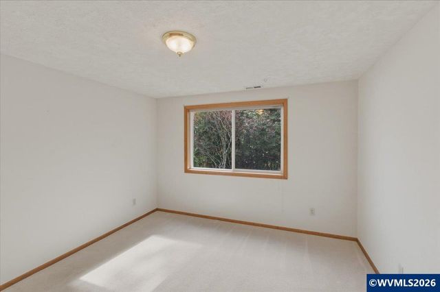 1075 NW Charlemagne Pl, Corvallis, OR 97330