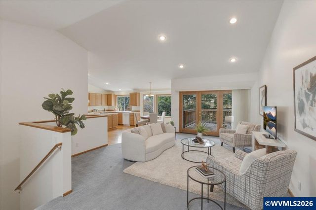 1075 NW Charlemagne Pl, Corvallis, OR 97330