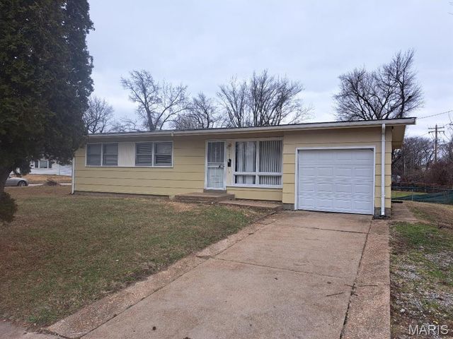 3100 Canfield Drive, Ferguson, MO 63136