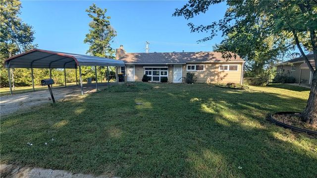10901 BRISTOL Terrace, Kansas City, MO 64134