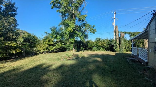 10901 BRISTOL Terrace, Kansas City, MO 64134