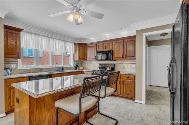 43855 Pinot Noir Drive, Sterling Heights, MI 48314