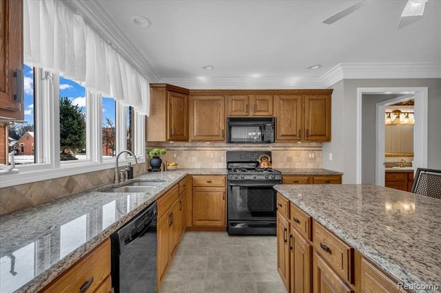 43855 Pinot Noir Drive, Sterling Heights, MI 48314