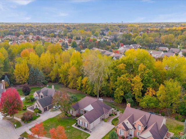 43855 Pinot Noir Drive, Sterling Heights, MI 48314