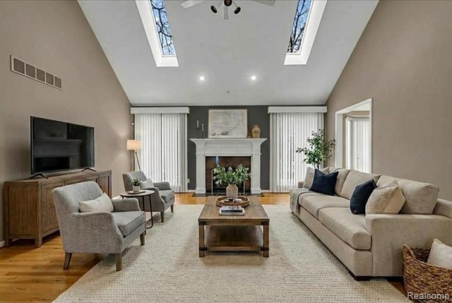 43855 Pinot Noir Drive, Sterling Heights, MI 48314