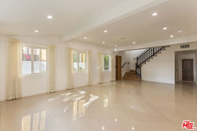 120 N Oakhurst Drive, Beverly Hills, CA 90210