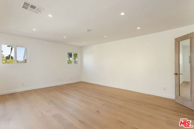 120 N Oakhurst Drive, Beverly Hills, CA 90210