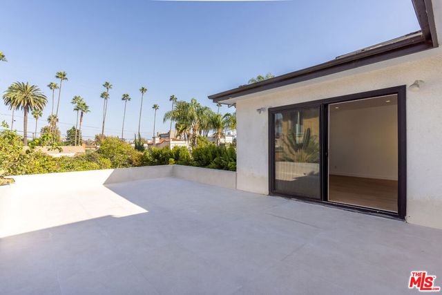 120 N Oakhurst Drive, Beverly Hills, CA 90210