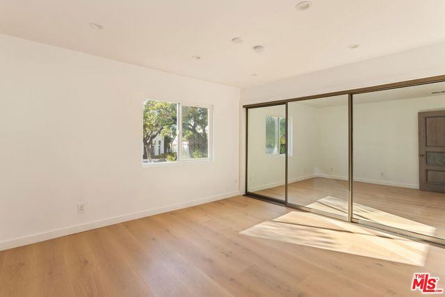 120 N Oakhurst Drive, Beverly Hills, CA 90210