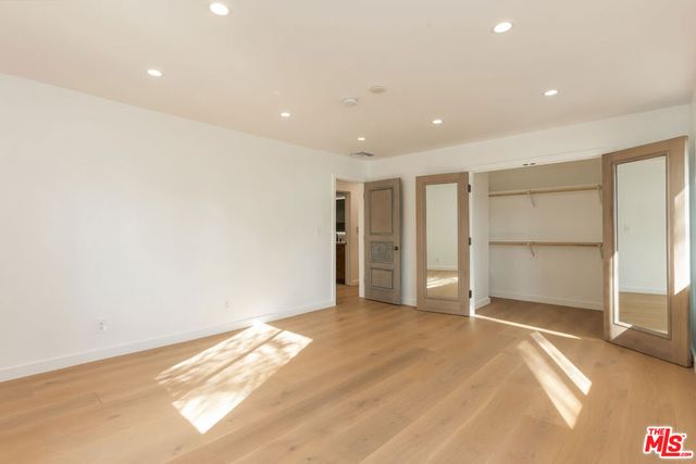 120 N Oakhurst Drive, Beverly Hills, CA 90210