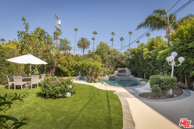 120 N Oakhurst Drive, Beverly Hills, CA 90210