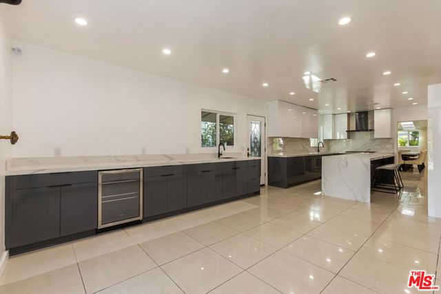 120 N Oakhurst Drive, Beverly Hills, CA 90210
