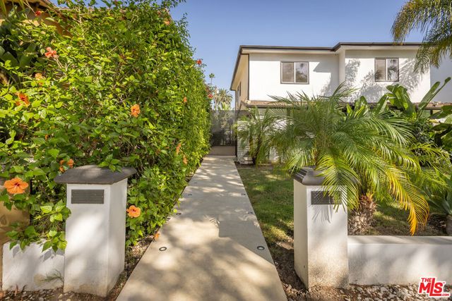 120 N Oakhurst Drive, Beverly Hills, CA 90210