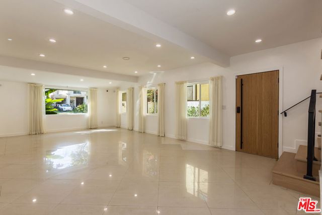 120 N Oakhurst Drive, Beverly Hills, CA 90210
