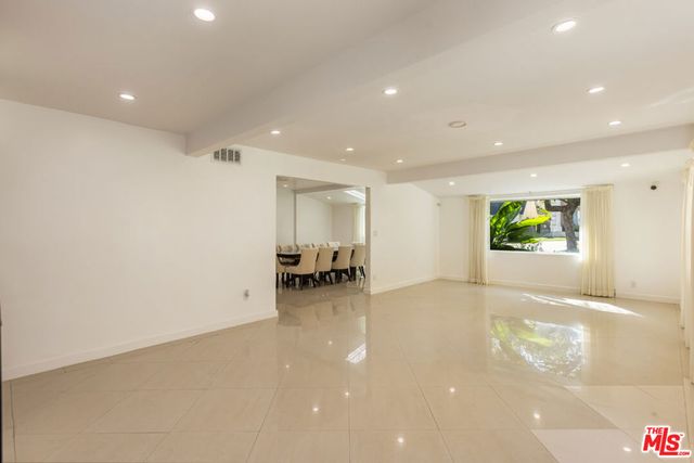 120 N Oakhurst Drive, Beverly Hills, CA 90210