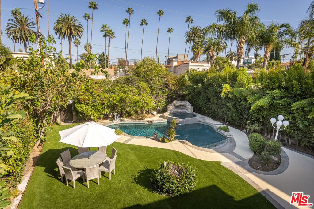 120 N Oakhurst Drive, Beverly Hills, CA 90210