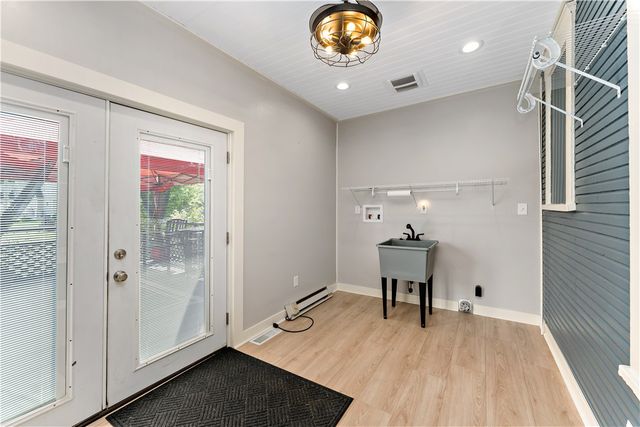 1004 Market St, Bridgewater, PA 15009