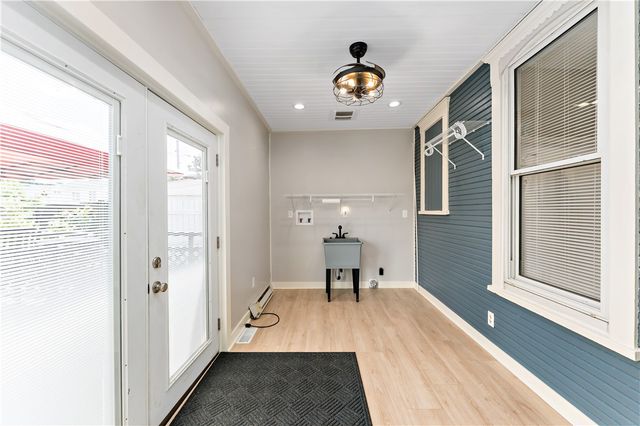 1004 Market St, Bridgewater, PA 15009