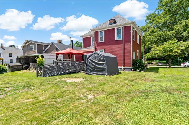 1004 Market St, Bridgewater, PA 15009
