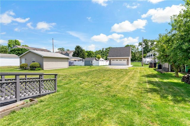 1004 Market St, Bridgewater, PA 15009