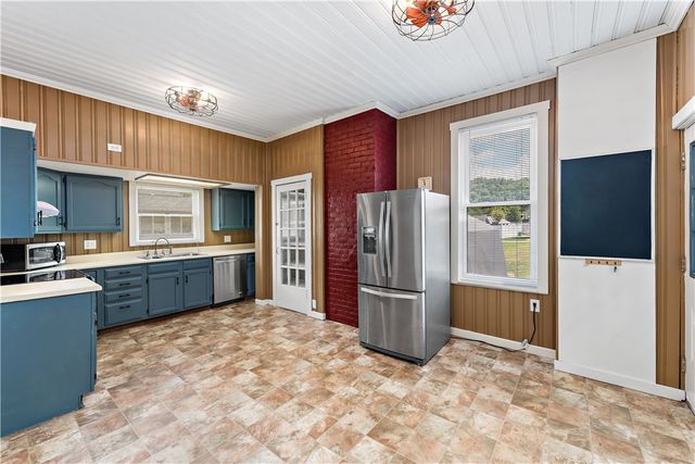1004 Market St, Bridgewater, PA 15009