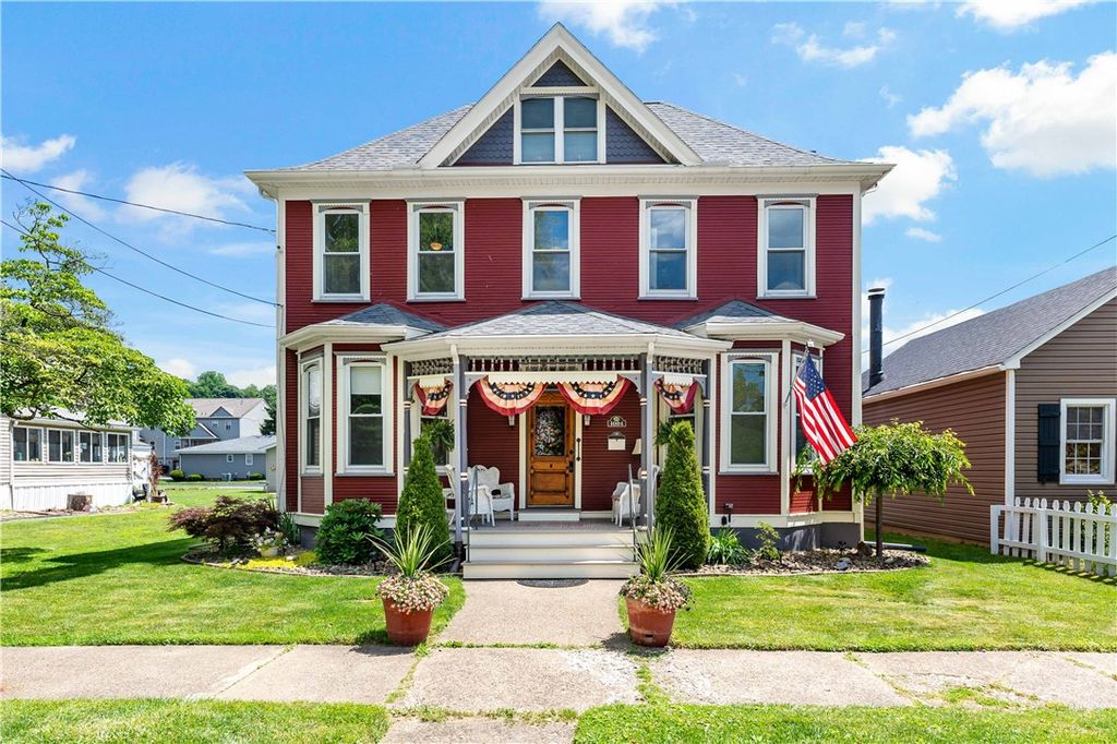 1004 Market St, Bridgewater, PA 15009